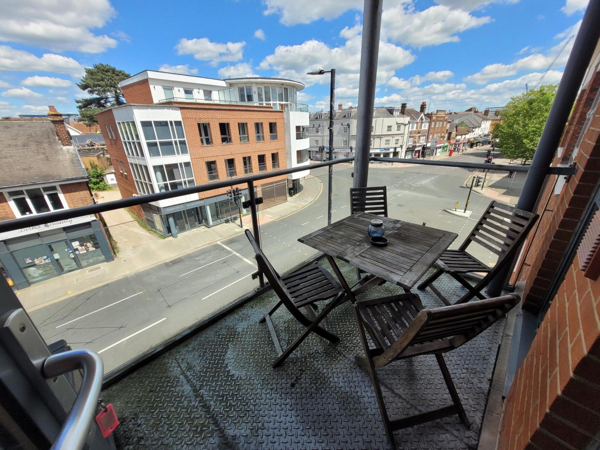 Lesley Court- A Lovely Spacious 2 Bedroom Apartment By Catchpole Stays Chelmsford Exteriér fotografie